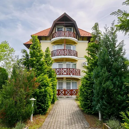 Charlie By Interhome *