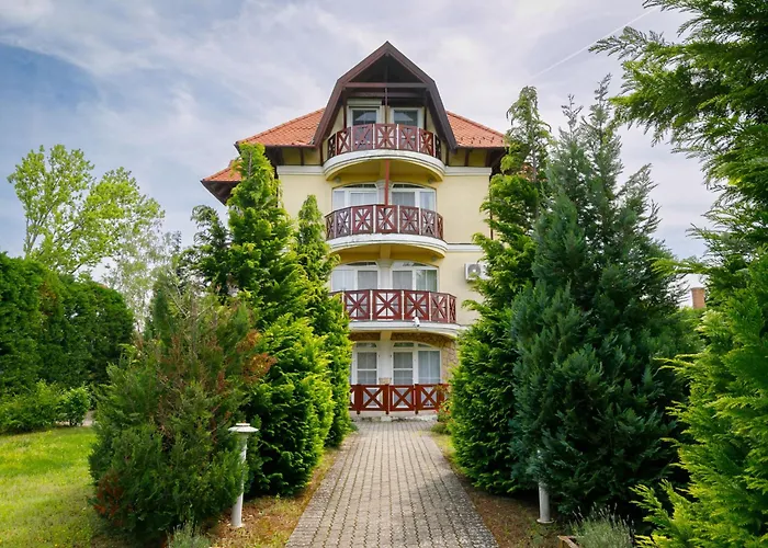 Charlie By Interhome *